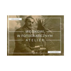 Wojskowi w fotograficznym atelier