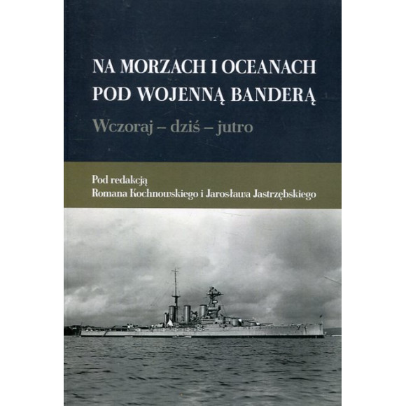 Na morzach i oceanach pod wojenną banderą